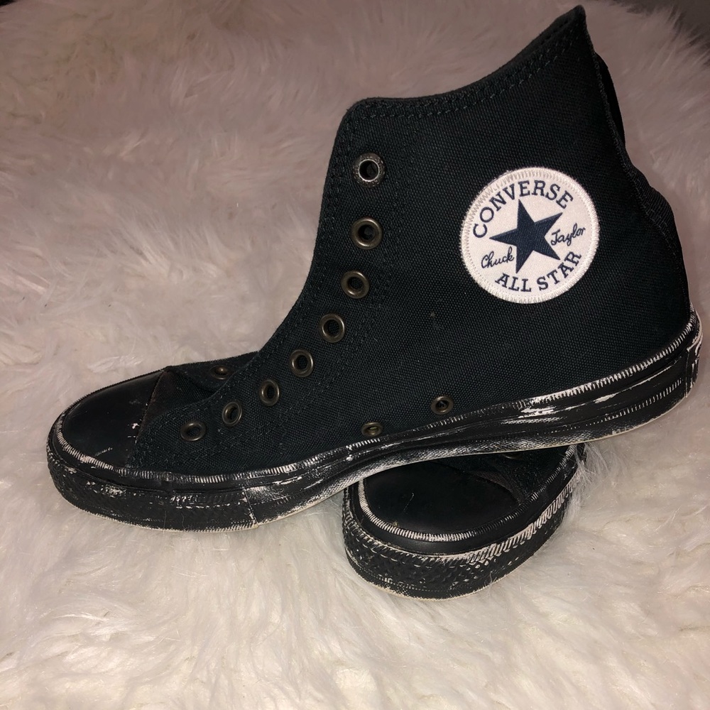 Barely worn special edition converse chuck taylor